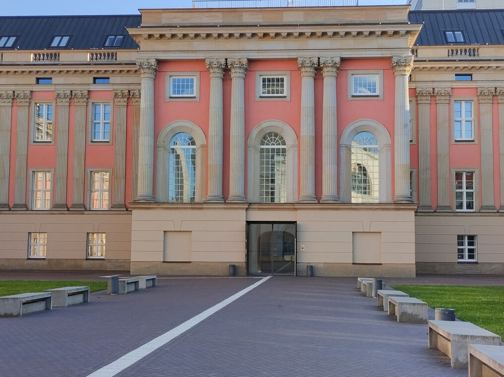 Eingang vom Brandenburger Landtag